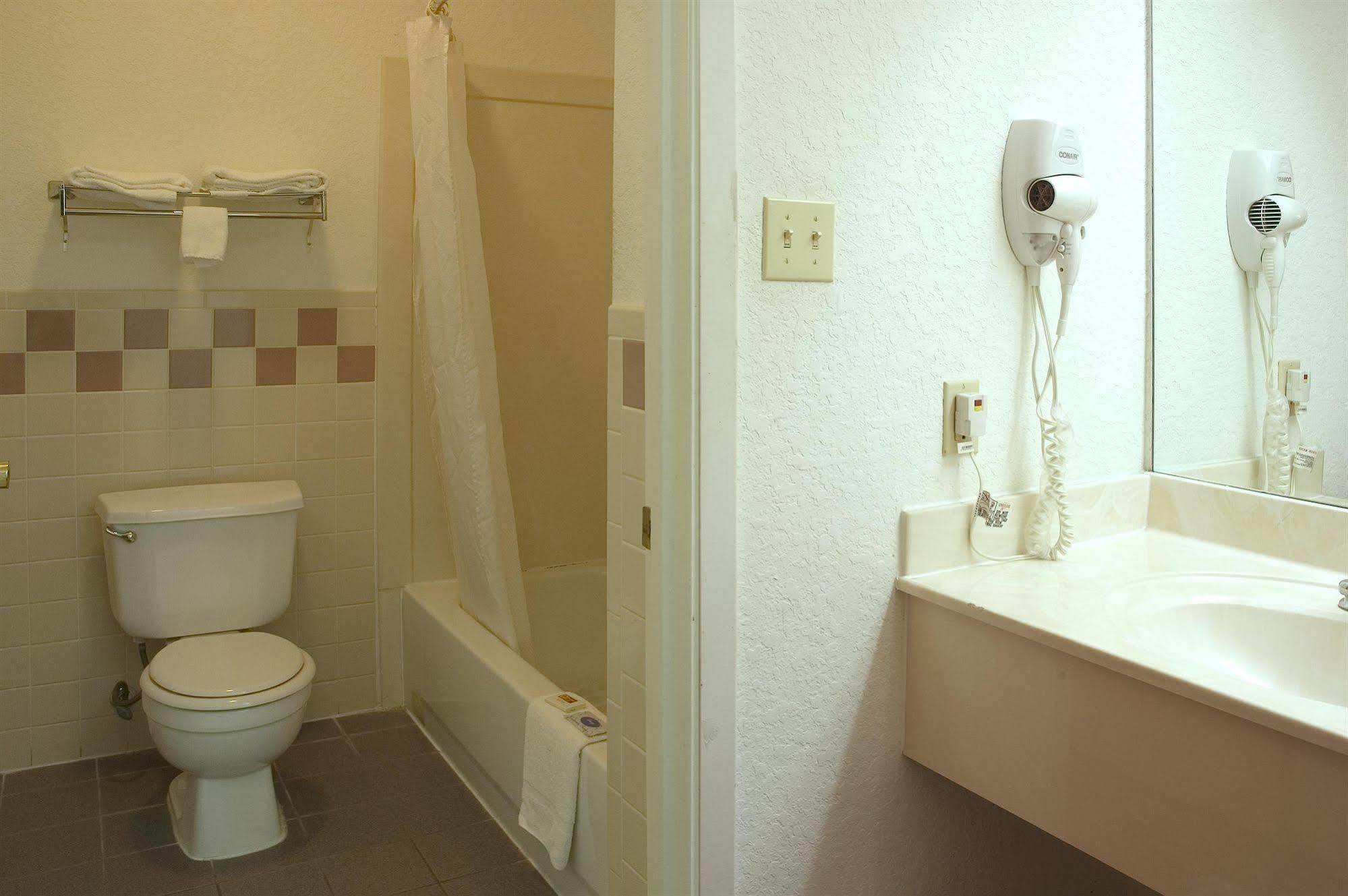 Budget Host Hempstead Inn Brookhollow/Energy Corridor Houston Ngoại thất bức ảnh