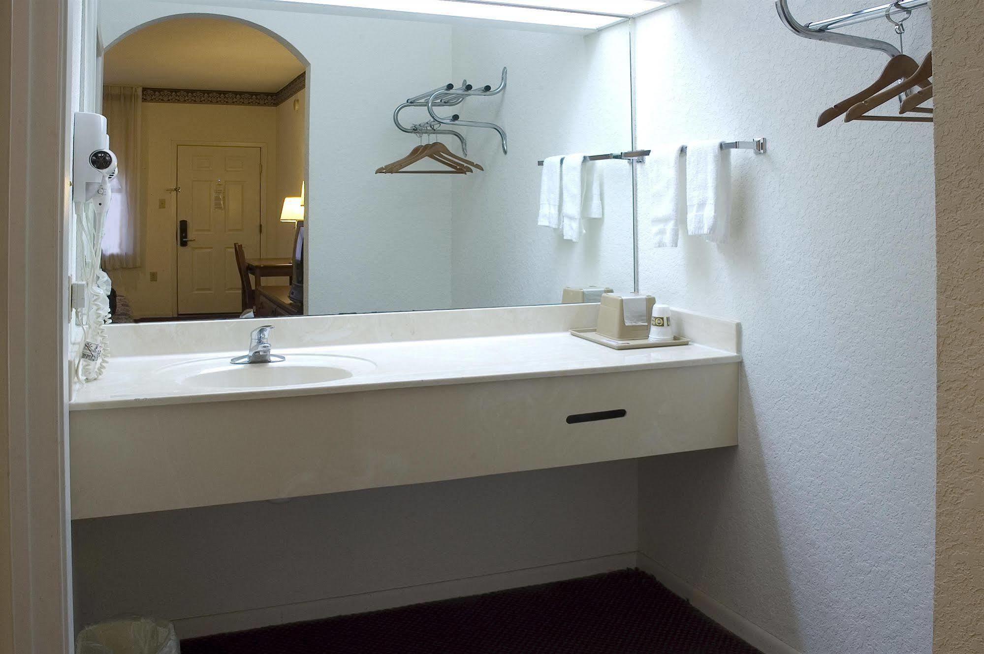 Budget Host Hempstead Inn Brookhollow/Energy Corridor Houston Ngoại thất bức ảnh