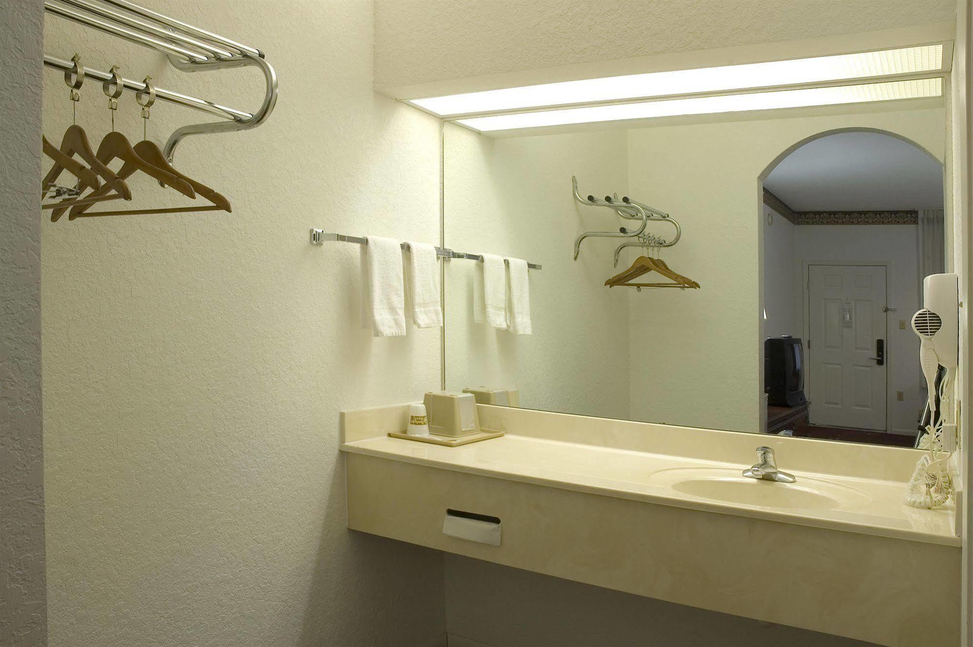 Budget Host Hempstead Inn Brookhollow/Energy Corridor Houston Ngoại thất bức ảnh